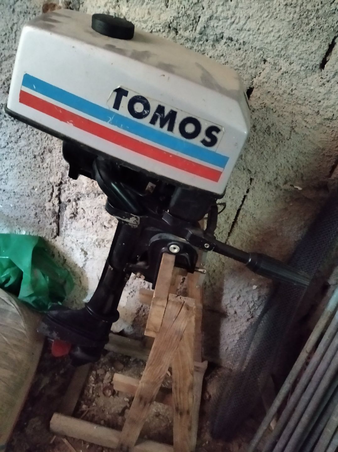 Tomos