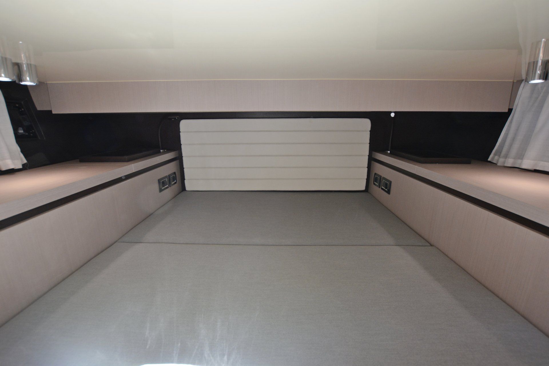 INVICTUS GT 320 - 2023 - for sale: 290000.-EUR