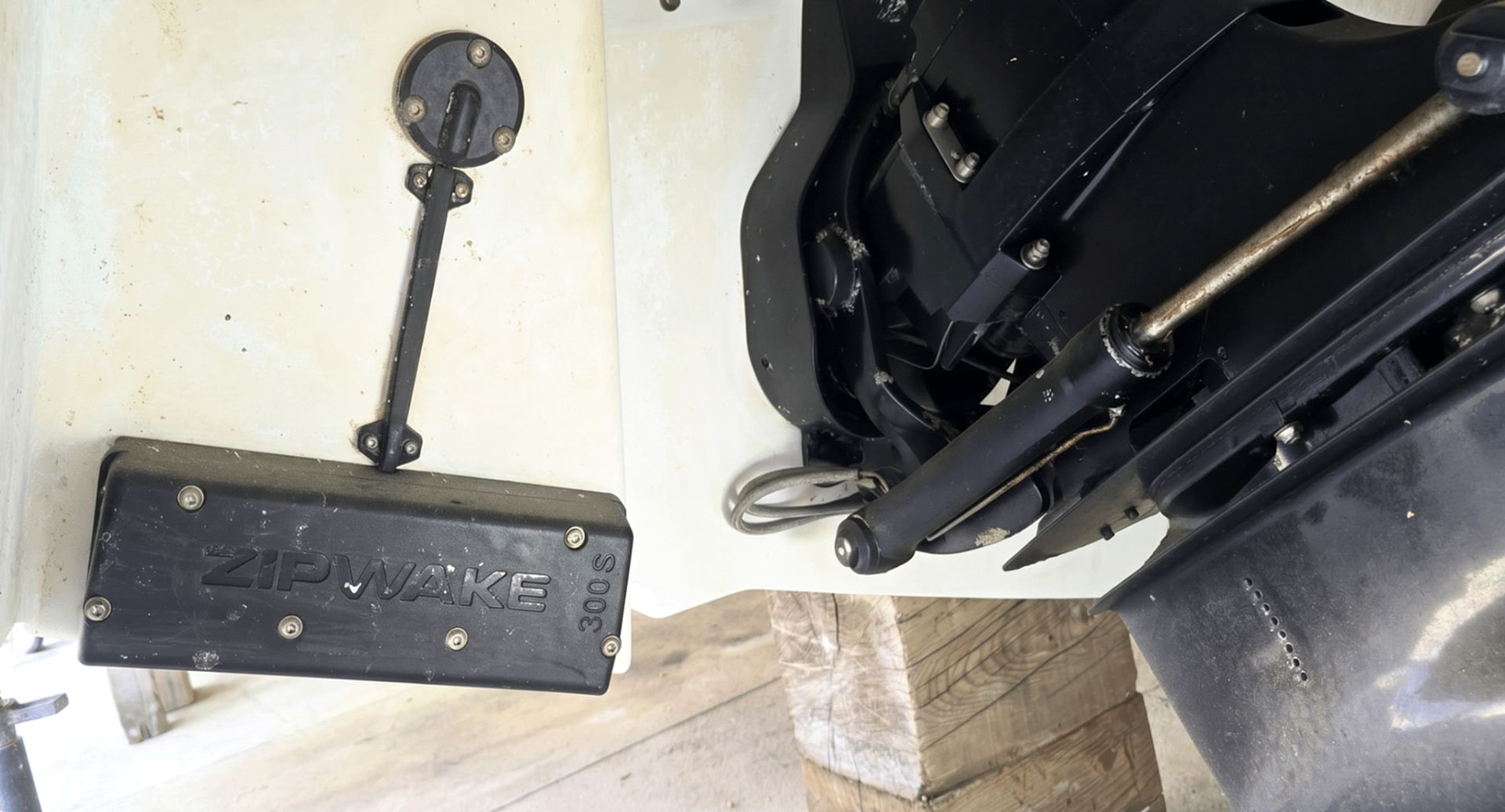 Four Winns V338 - 2009 - for sale: 89000.-EUR