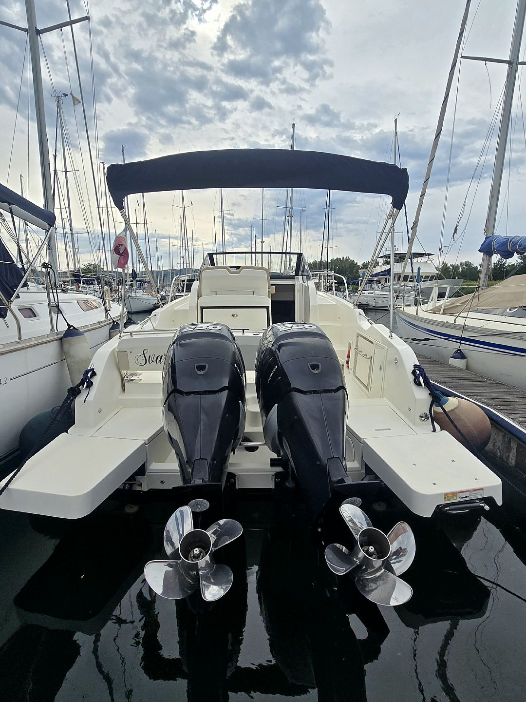 Quicksilver Activ 875 Sundeck - 2018