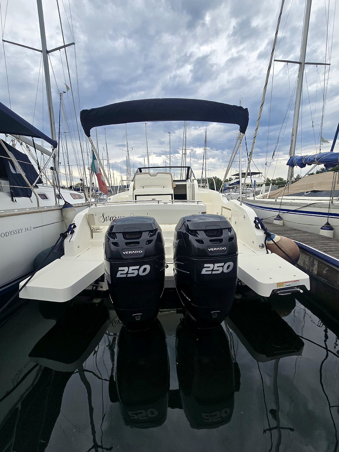 Quicksilver Activ 875 Sundeck - 2018