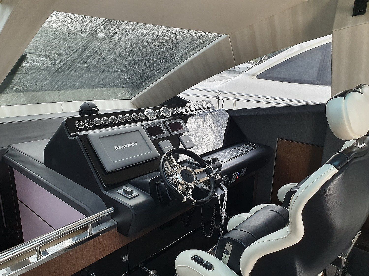 Galeon 700 Skydeck - 2010
