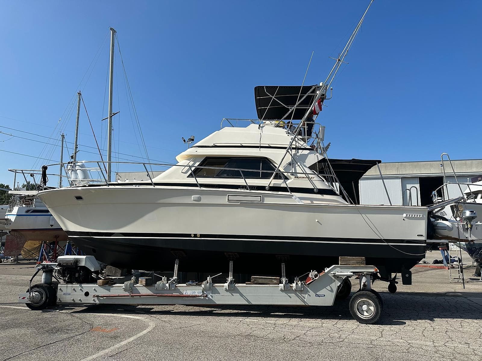 Bertram 37 Convertible - 1990 - for sale: 80000.-EUR