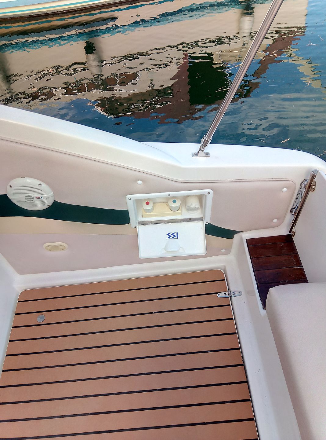 Rinker Fiestavee 266 - 1997 - for sale: 24000.-EUR